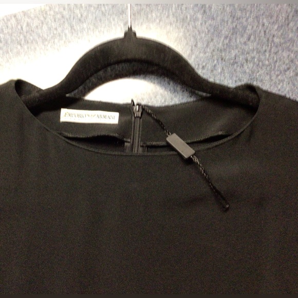 Emporio Armani Fluid black Crepe Top. Size 44 - Picture 8 of 9